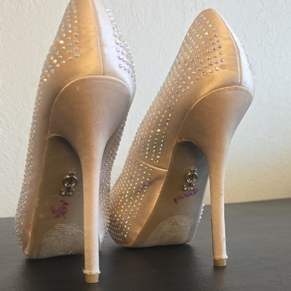 Jennifer Lopez Sparkling Beige Peep-Toe Heels - Picture 5 of 11